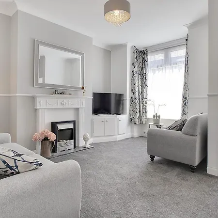 Stylish 3-Bedroom Oasis In Darlington, Sleeps 5 Darlington  Exterior photo