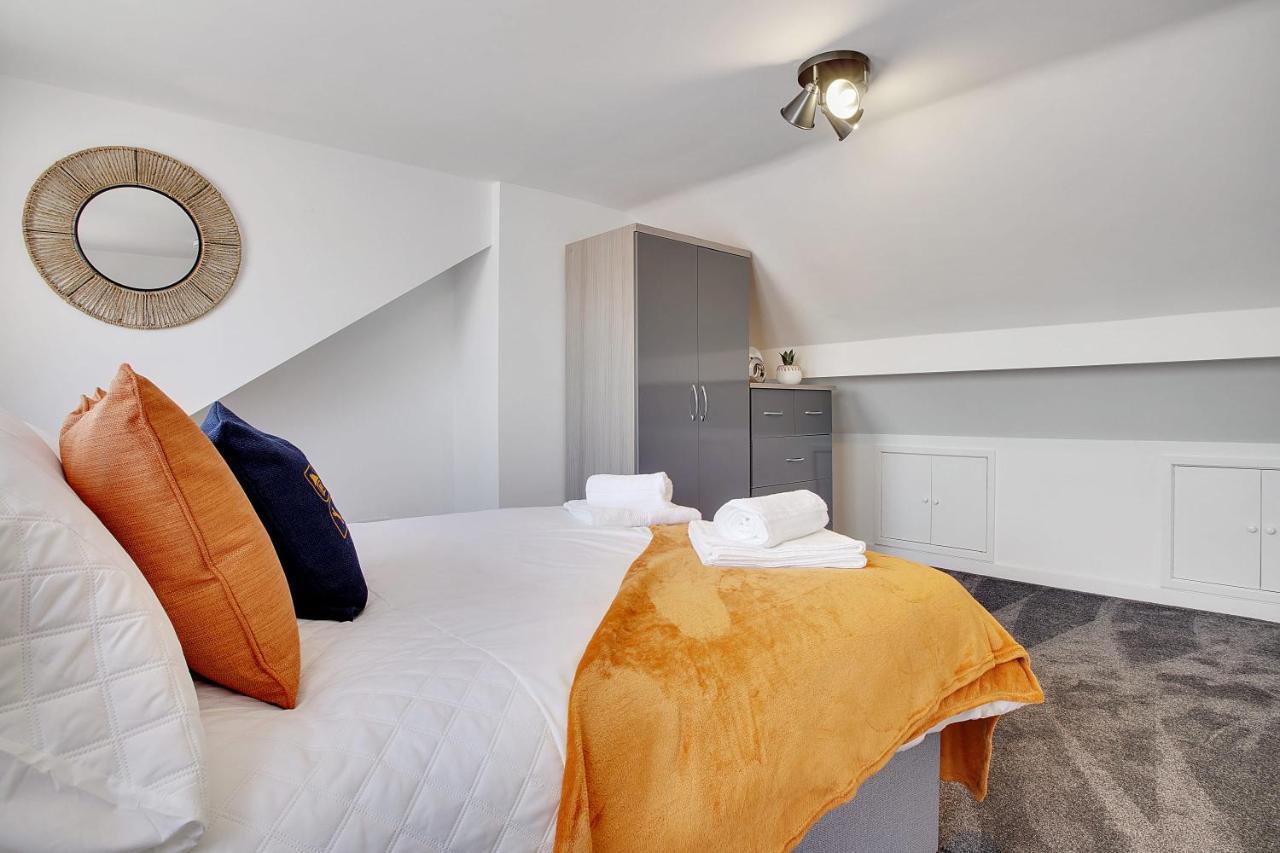 Stylish 3-bedroom Oasis In Darlington, Sleeps 5