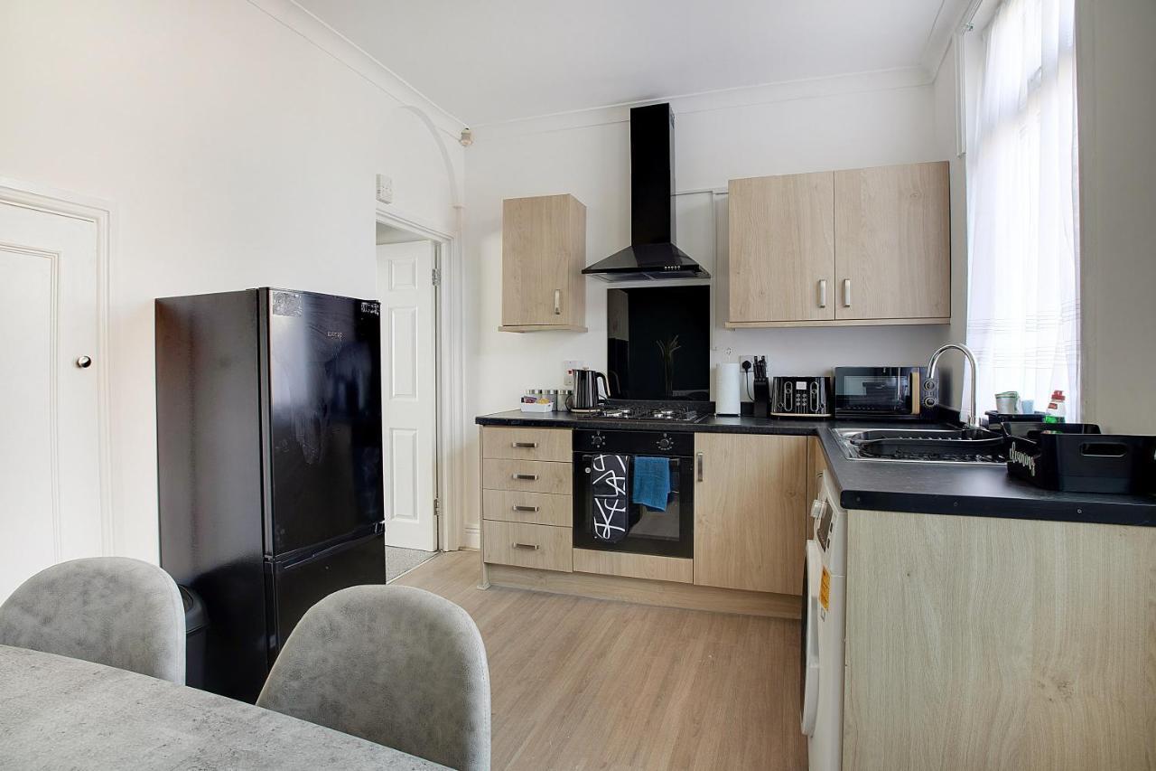 Stylish 3-bedroom Oasis In Darlington, Sleeps 5 *