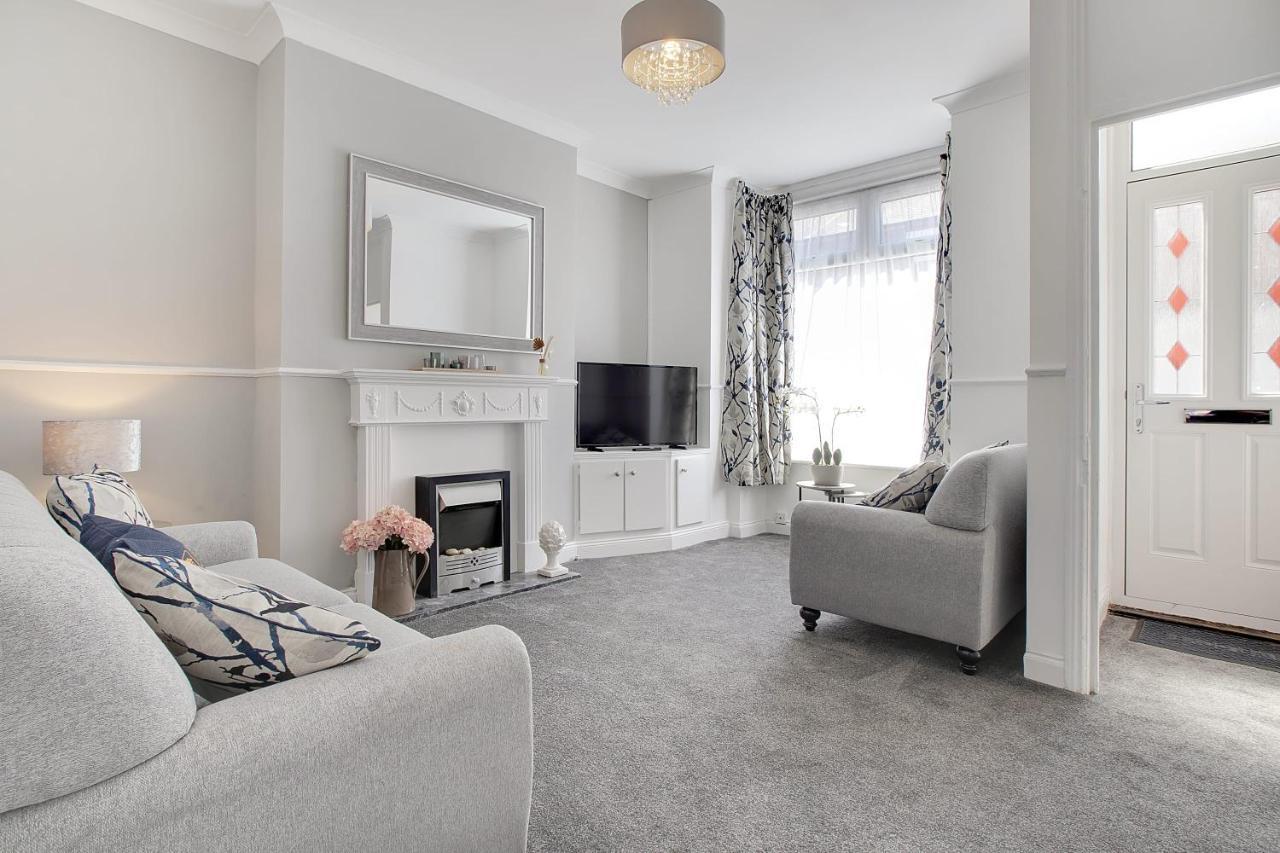 Holiday home Stylish 3-bedroom Oasis In Darlington, Sleeps 5 *