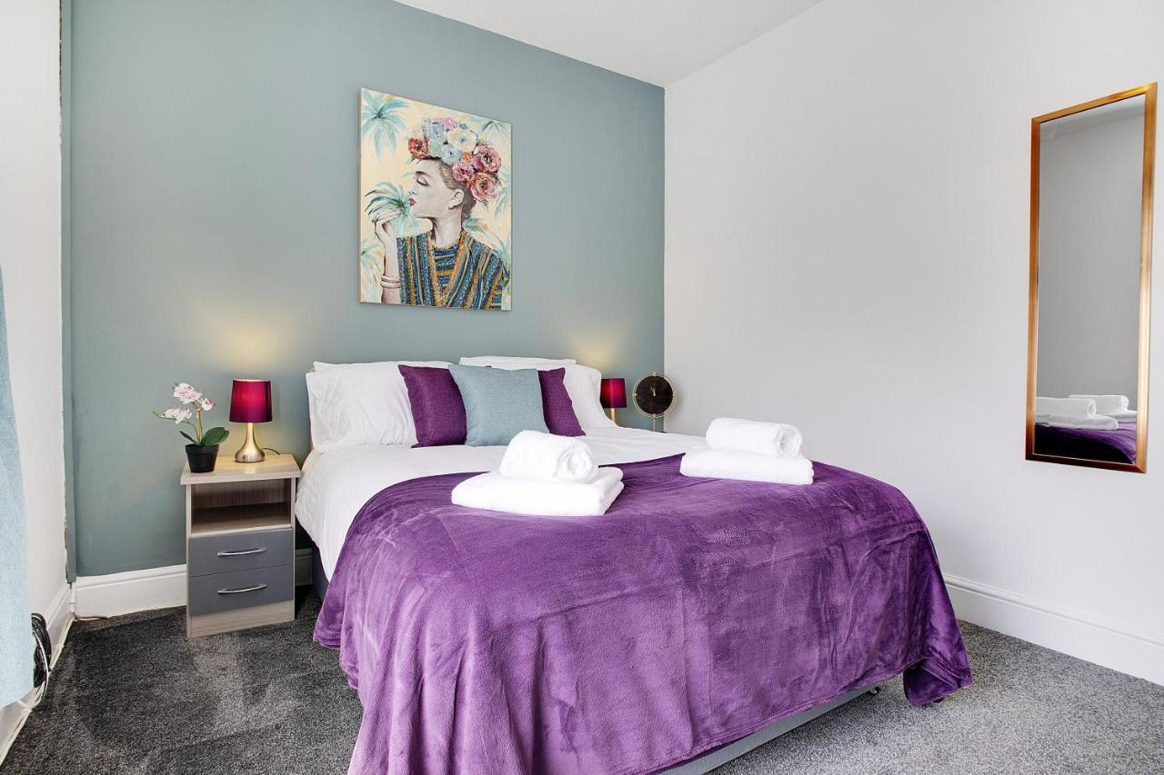 Stylish 3-bedroom Oasis In Darlington, Sleeps 5 *