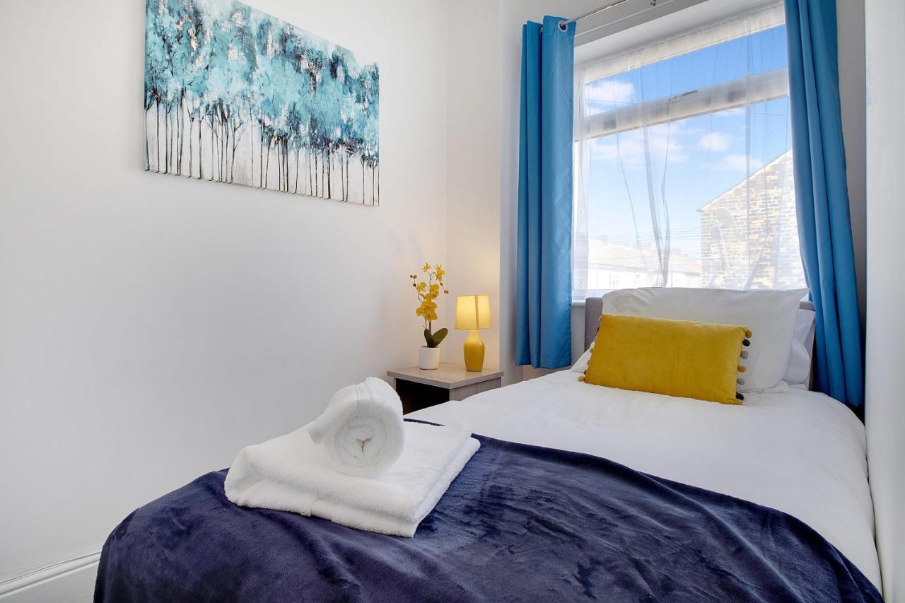 Stylish 3-bedroom Oasis In Darlington, Sleeps 5 *
