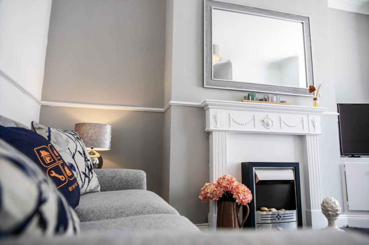 Stylish 3-bedroom Oasis In Darlington, Sleeps 5