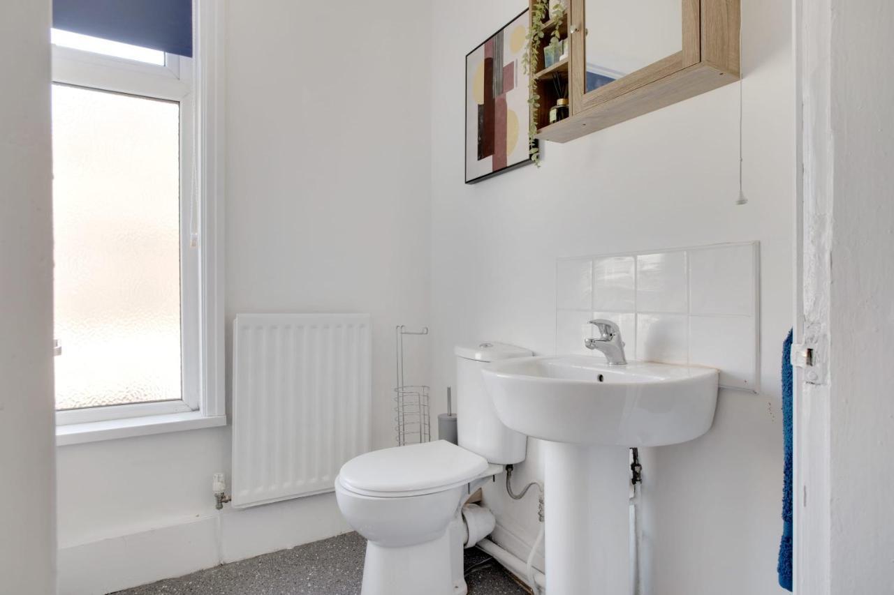 Stylish 3-bedroom Oasis In Darlington, Sleeps 5 Holiday home *